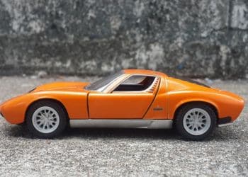 foto di una lamborghini miura